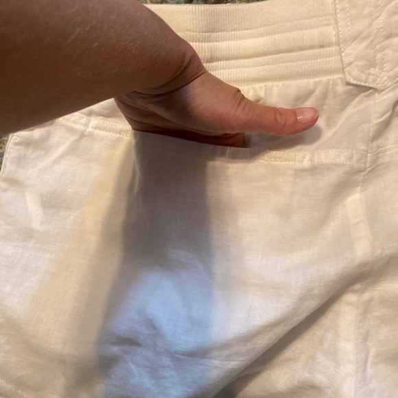 ⭐️ Linen by Basix of America White Shorts - Picture 11 of 15